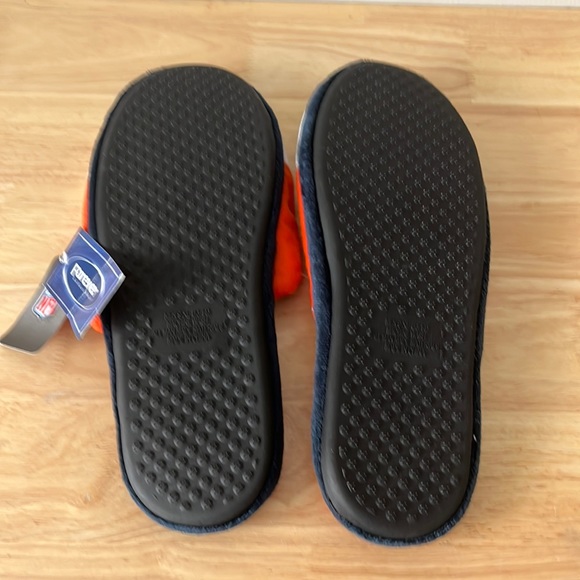 NFL | Chicago Bears Slippers - Picture 3 of 3